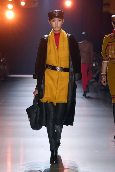 Look 17